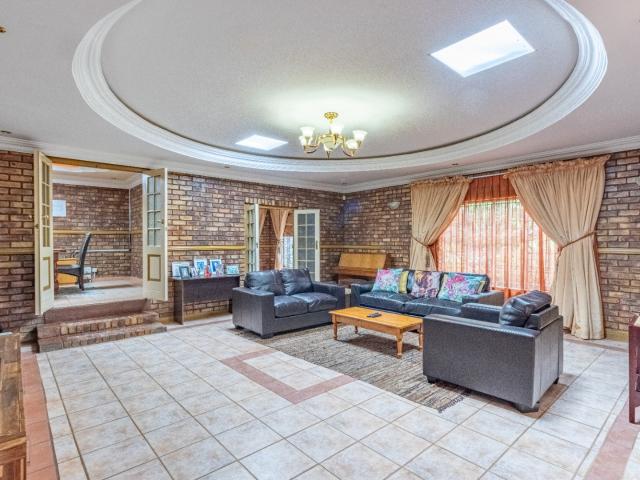 4 Bedroom House For Sale in The Reeds
