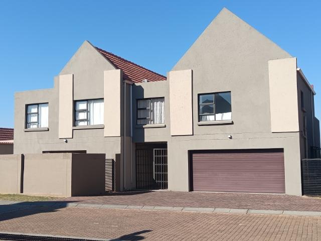 4 Bedroom House For Sale in The Stewards