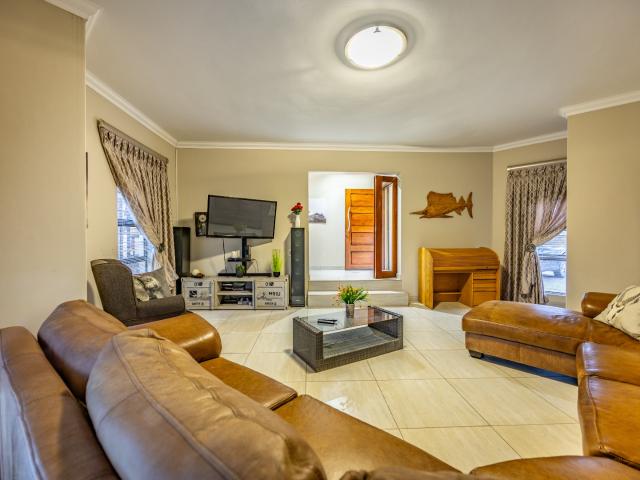 4 Bedroom House For Sale in The Wilds