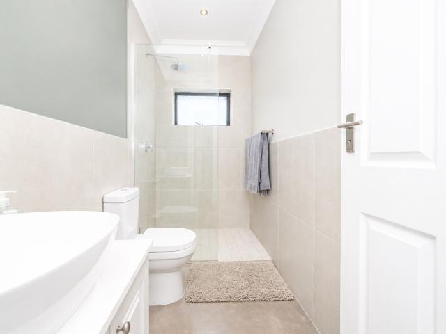 4 Bedroom House For Sale in Theescombe