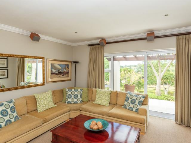 4 Bedroom House For Sale in Theescombe