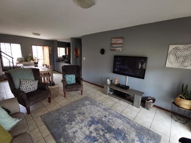 4 Bedroom House For Sale in Theresapark