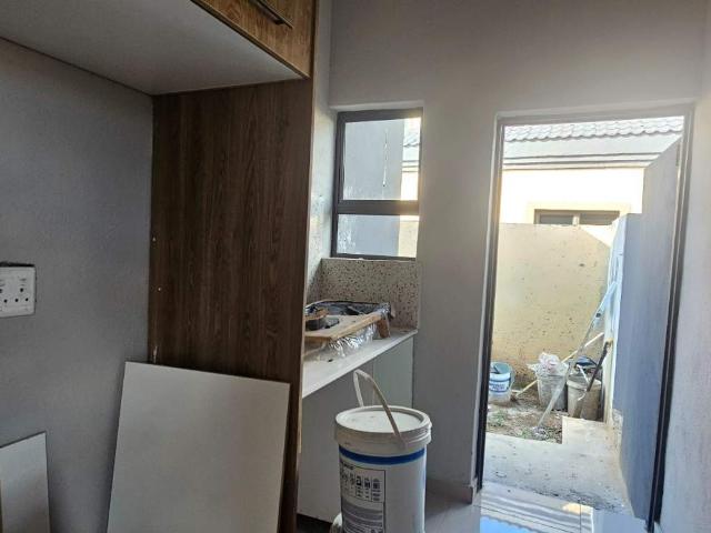 4 Bedroom House For Sale in Thornhill
