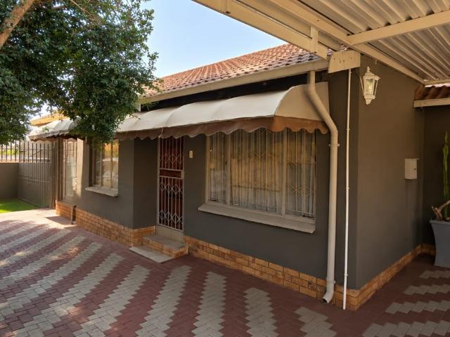 4 Bedroom House For Sale in Tlhabane West
