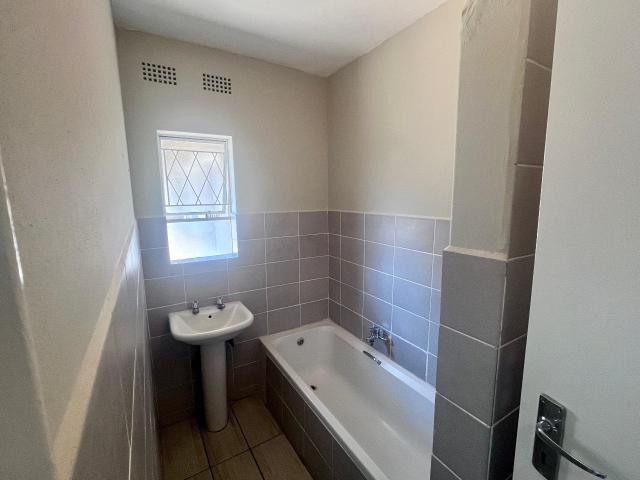 4 Bedroom House For Sale in Tulisa Park