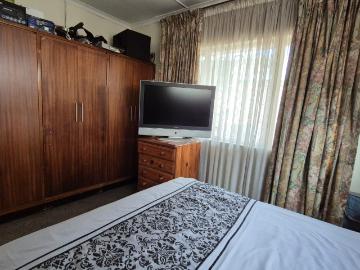 4 Bedroom House For Sale in Umhlatuzana