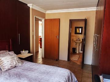 4 Bedroom House For Sale in Universitas