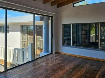 4 Bedroom House For Sale in Uvongo Beach