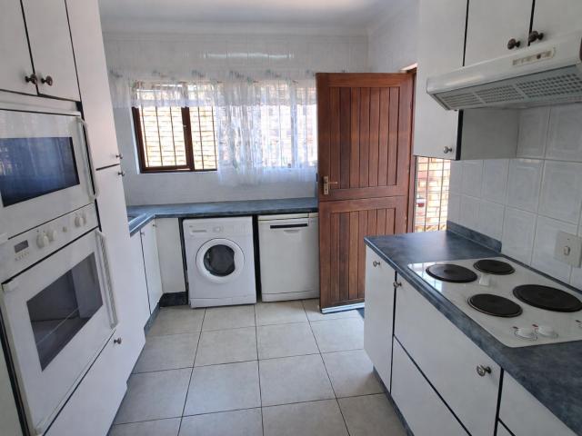 4 Bedroom House For Sale in Uvongo