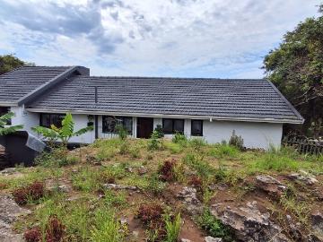 4 Bedroom House For Sale in Uvongo
