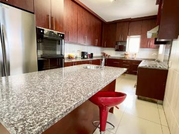 4 Bedroom House For Sale in Uvongo