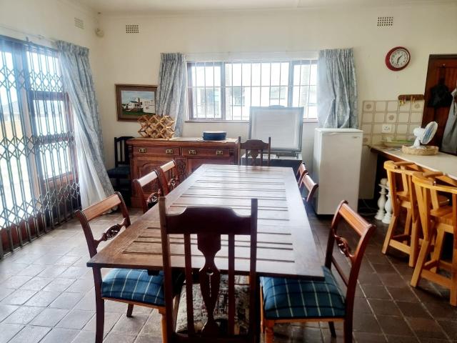 4 Bedroom House For Sale in Uvongo