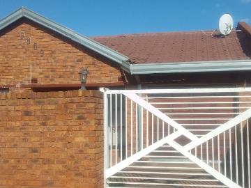 4 Bedroom House For Sale in Vosloorus Ext 2