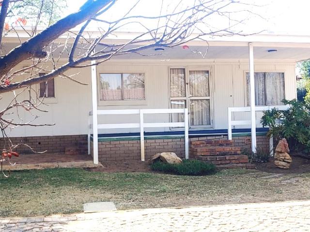 4 Bedroom House For Sale in Vaal Marina