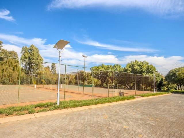 4 Bedroom House For Sale in Vaal Marina
