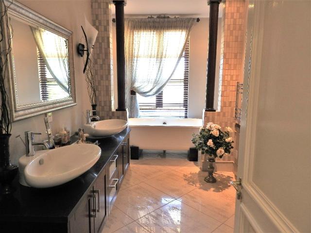 4 Bedroom House For Sale in Vaal Marina
