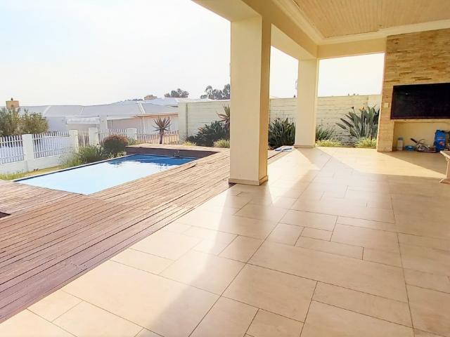 4 Bedroom House For Sale in Vaal Marina