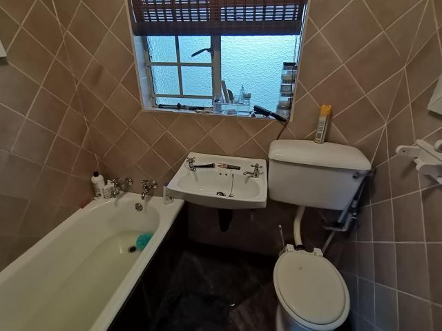 4 Bedroom House For Sale in Vaalpark