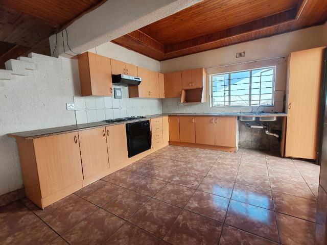 4 Bedroom House For Sale in Vaalpark