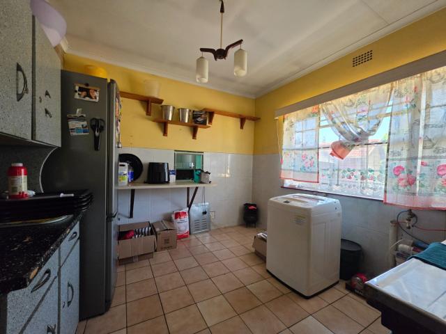 4 Bedroom House For Sale in Vaalpark