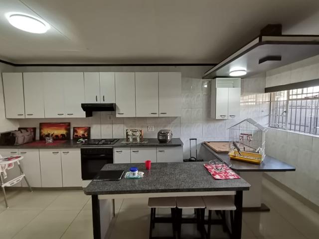 4 Bedroom House For Sale in Vaalpark