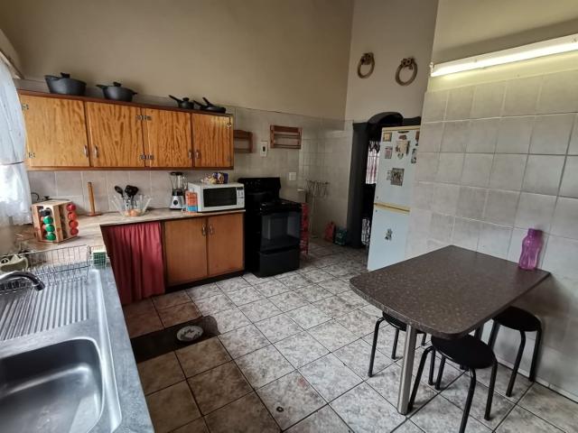 4 Bedroom House For Sale in Vaalpark