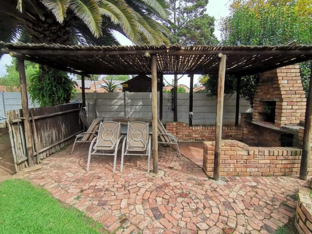 4 Bedroom House For Sale in Vaalpark