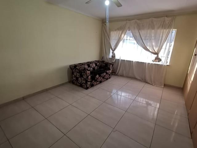 4 Bedroom House For Sale in Vaalpark