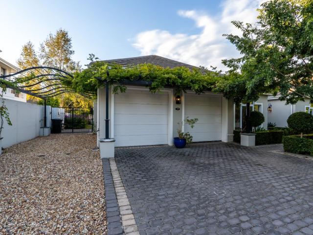 4 Bedroom House For Sale in Val de Vie Estate