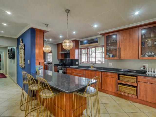 4 Bedroom House For Sale in Valhalla