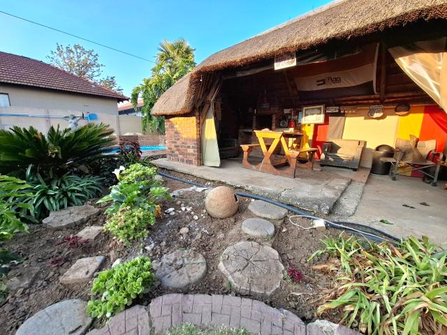 4 Bedroom House For Sale in Van Dyk Park