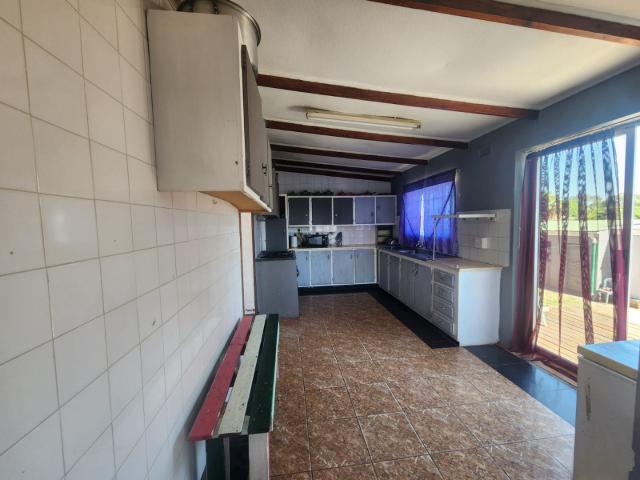4 Bedroom House For Sale in Van Riebeeck Hoogte