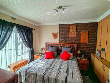 4 Bedroom House For Sale in Van Riebeeck Park