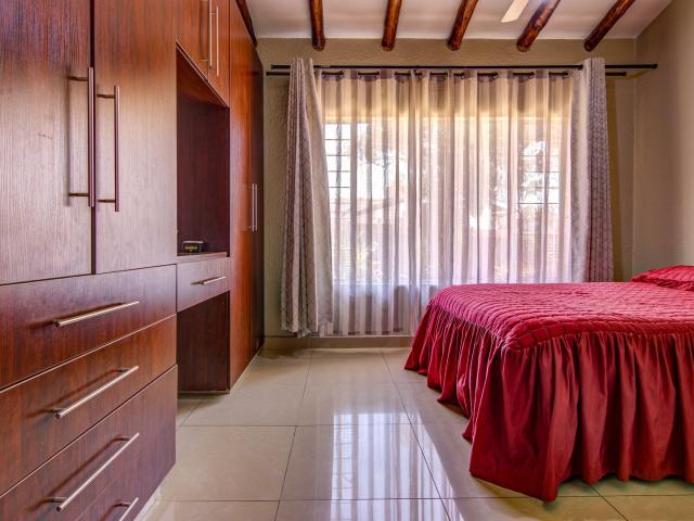 4 Bedroom House For Sale in Van Riebeeck Park