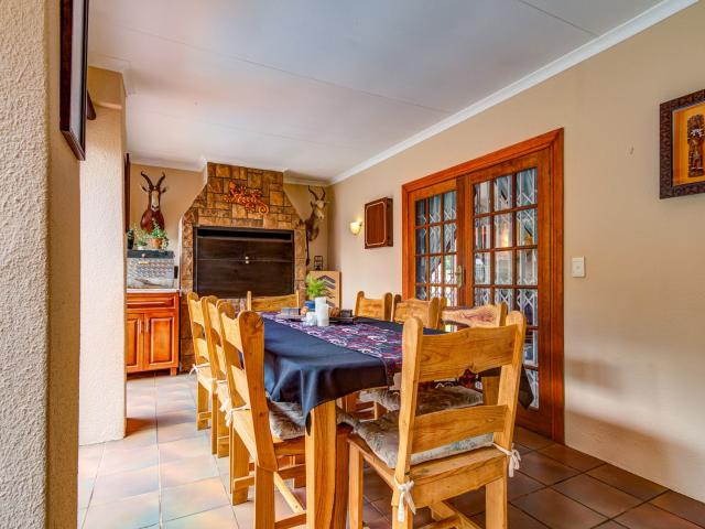 4 Bedroom House For Sale in Van Riebeeck Park