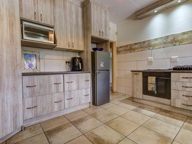 4 Bedroom House For Sale in Van Riebeeck Park