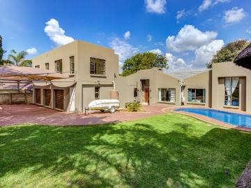 House for sale in Van Riebeeck Park - Swimming pool