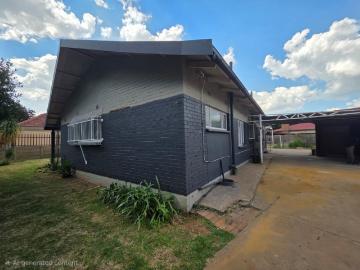 4 Bedroom House For Sale in Vanderbijlpark CE 1