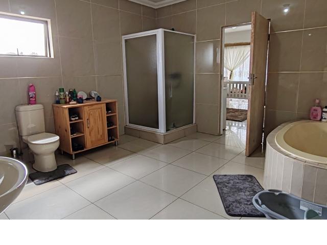 4 Bedroom House For Sale in Vanderbijlpark CE 4