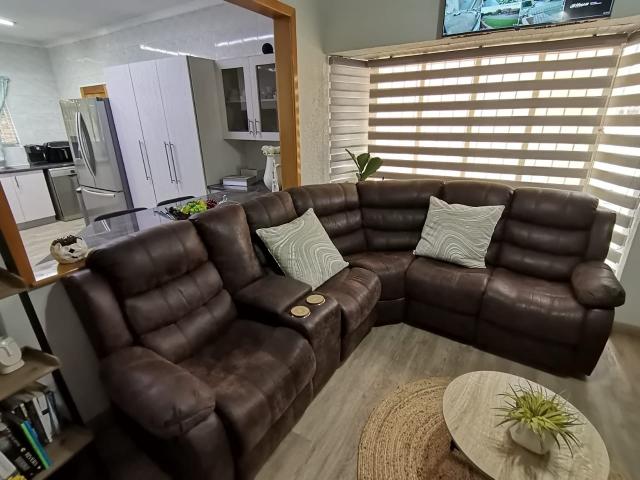4 Bedroom House For Sale in Vanderbijlpark SE 3
