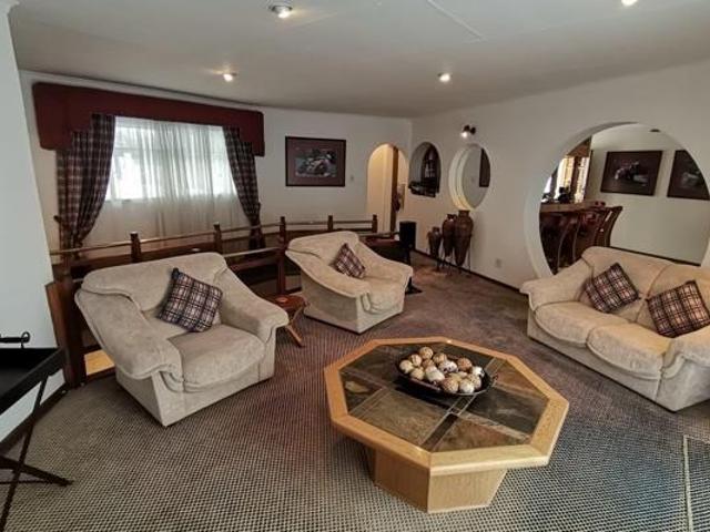 4 Bedroom House For Sale in Vanderbijlpark SE 3