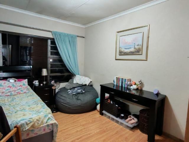 4 Bedroom House For Sale in Vanderbijlpark SE 3