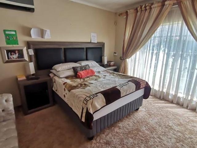 4 Bedroom House For Sale in Vanderbijlpark SE 3
