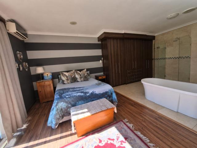 4 Bedroom House For Sale in Vanderbijlpark SE