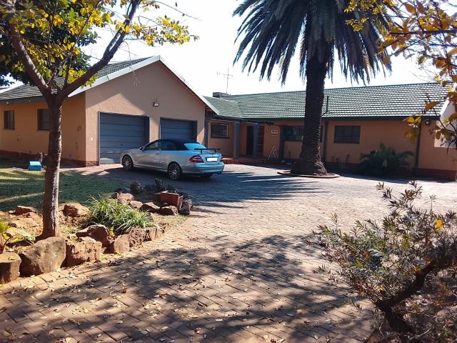 4 Bedroom House For Sale in Vanderbijlpark SE 7