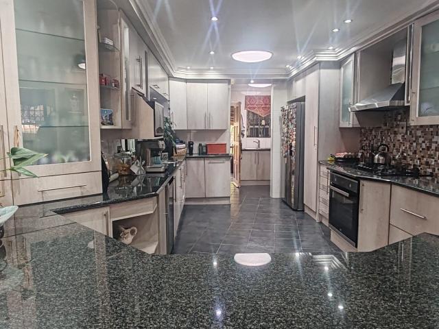 4 Bedroom House For Sale in Vanderbijlpark SE 4
