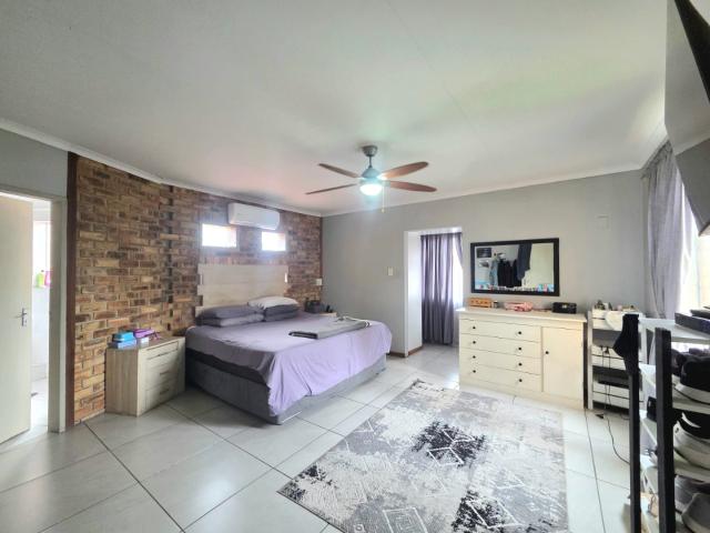 4 Bedroom House For Sale in Vanderbijlpark SE 4