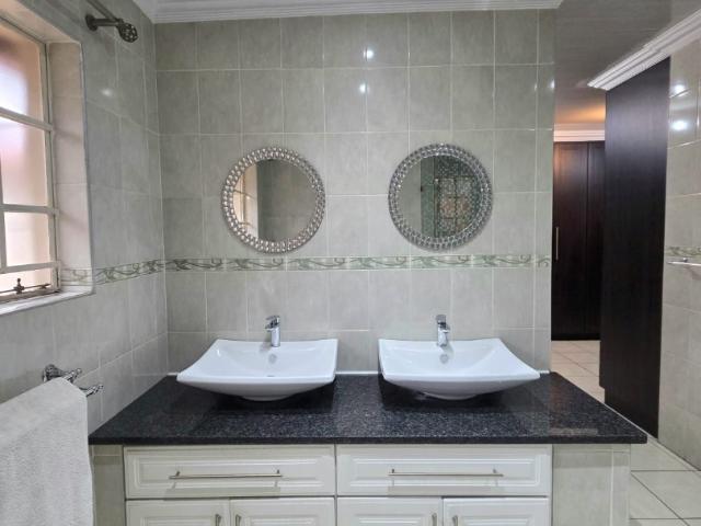 4 Bedroom House For Sale in Vanderbijlpark SE 6