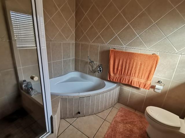 4 Bedroom House For Sale in Vanderbijlpark SE 8