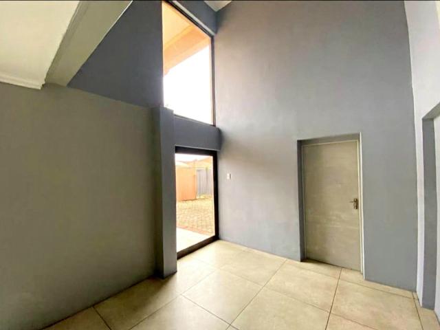 4 Bedroom House For Sale in Vanderbijlpark SE 8